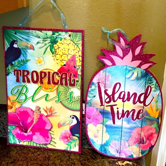 Tiki bar themed tropical decor.    Party Decorations - Picture 1 of 5